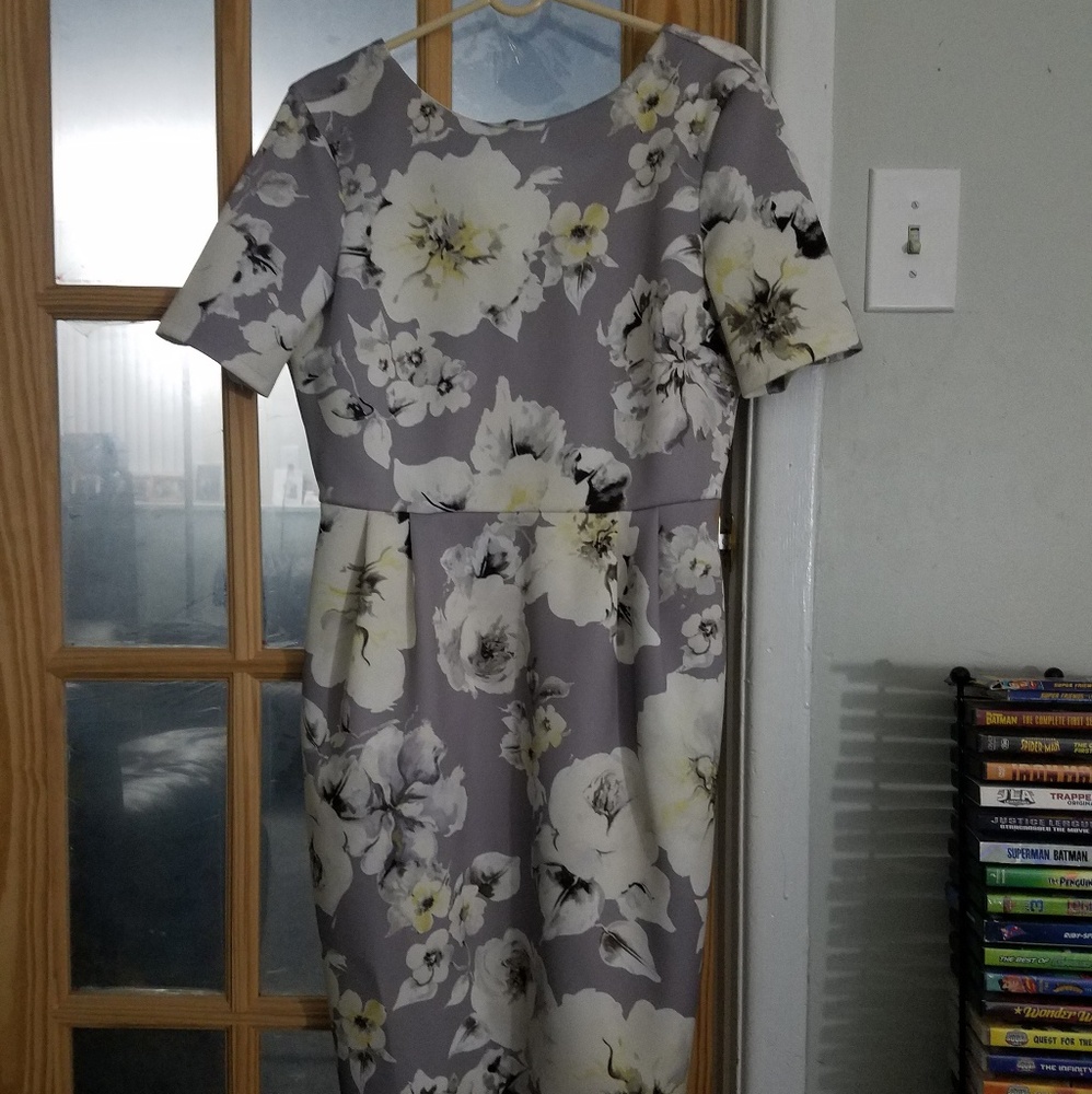 Gorgeous Gray Floral Print Midi/Pencil Dress